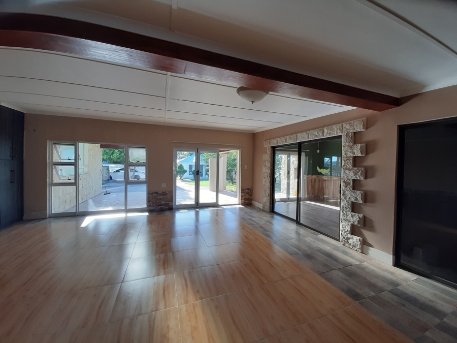 10 Bedroom Property for Sale in Cove Ridge East Eastern Cape